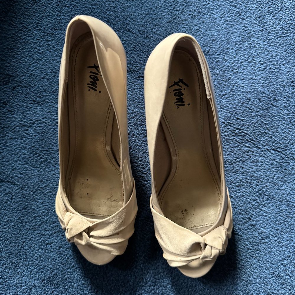 Fioni Kutzie Nude Knot Pumps Sz 9